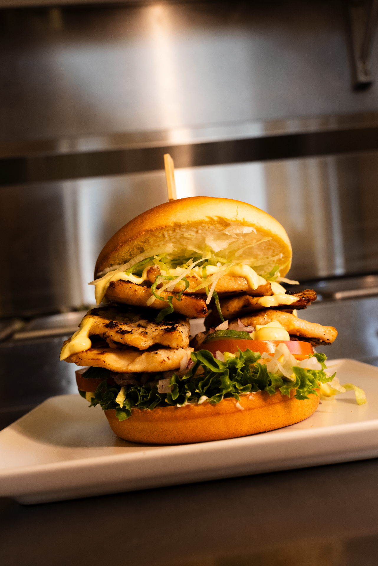 Grillet kyllingeburger fra Timeout Helsinge